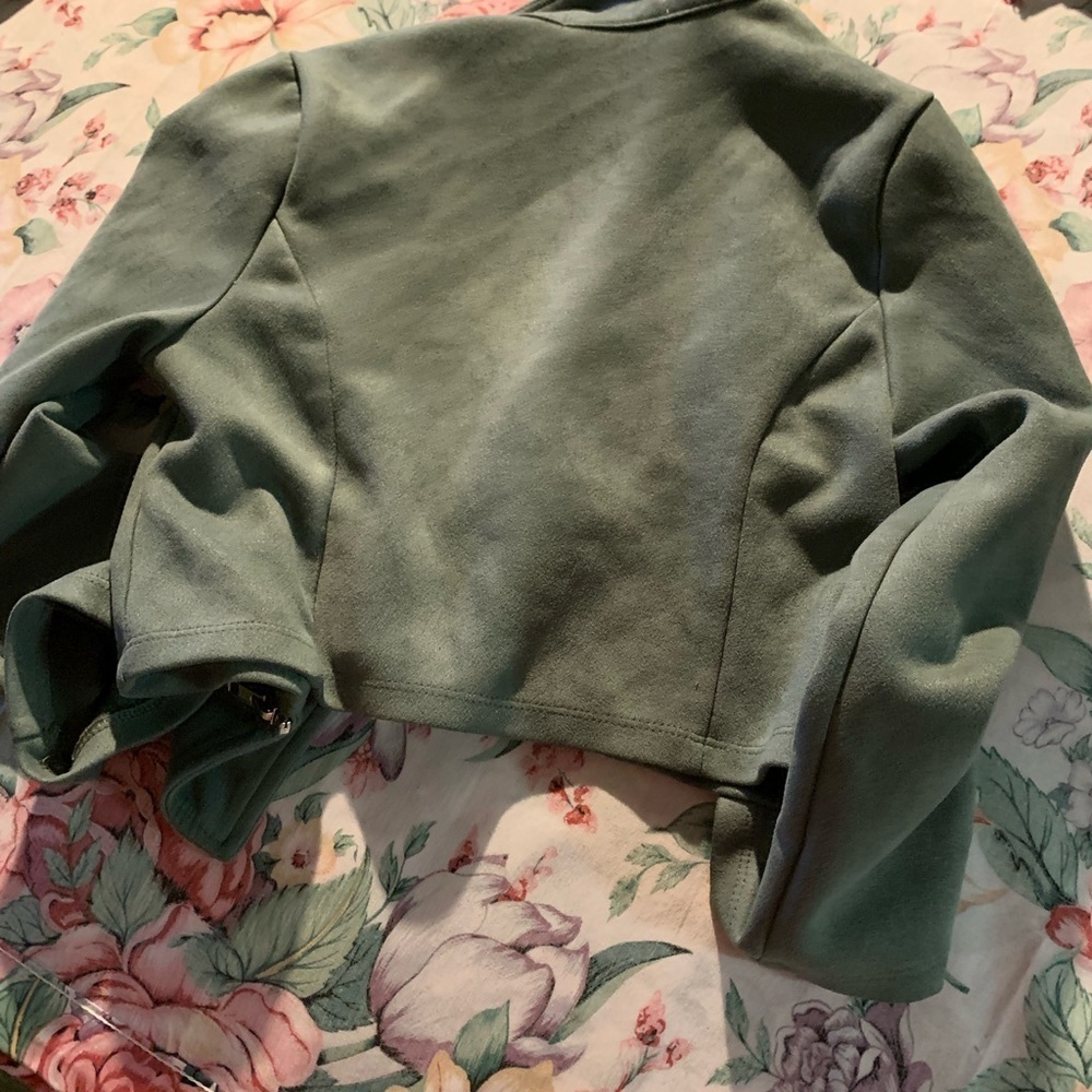 Loved to be Loved Woman’s Crop Jacket Size 12 Ling sleeves and Zipper - Picture 6 of 7